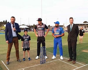 India opt to bat in fifth T20, Virat Kohli rested