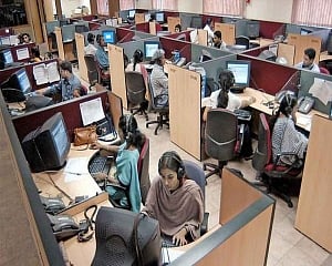 India's service sector activity growth hits 5-month high in Dec: PMI