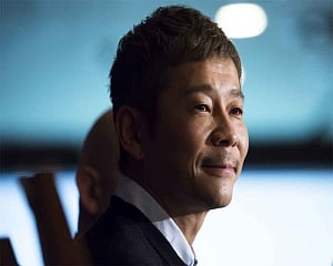 Japanese billionaire seeks girlfriend for Moon-voyage