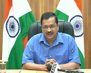 Kejriwal asks people to switch off vehicles while waiting at traffic signals to reduce air pollution