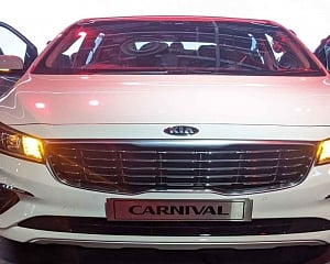 Kia Motors launches premium MPV Carnival at Auto Expo