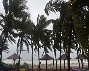Met dept withdraws red alert for 7 Ker districts as cyclone Burevi weakens