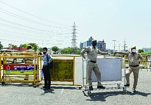 Metros brought to complete standstill