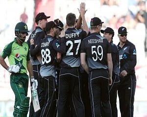 New Zealand beats Pakistan by 9 wickets in 2nd T20
