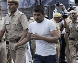 Nirbhaya convict Vinay Sharma bangs head against wall, receives minor injuries
