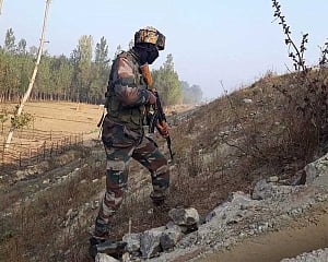 No trace of Army jawan after he slips in snow at LoC