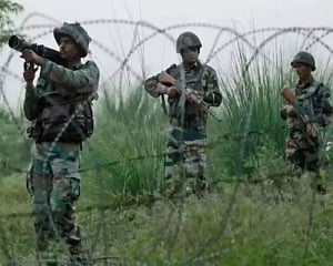 Pak shells forward areas along LoC in J&K's Poonch