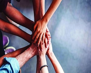 Paracracy to reduce economic disparity