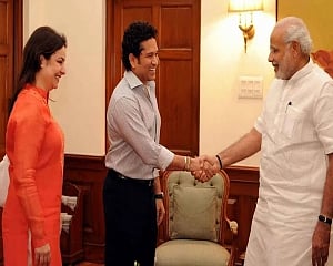 PM discusses COVID-19 with top sportspersons, seeks support for awareness campaigns