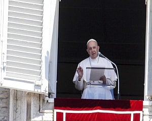 Pope reassures those struggling with virus