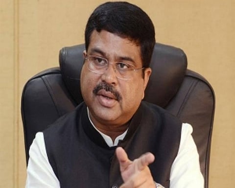 Pradhan calls for switching to 100% clean fuels