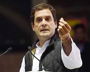 Rahul congratulates Kejriwal after AAP win