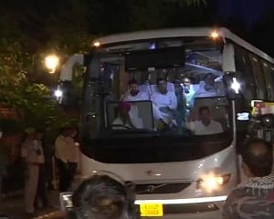 Rajasthan Guv will go by Constitution on calling session, Cong MLAs end sit-in