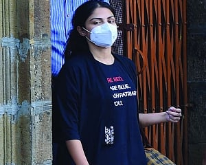 Rhea, Showik move bail plea