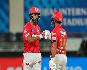 RR win toss, decide to field against KXIP