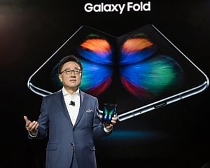 Samsung to release 4 folding smartphones in 2021 : Report