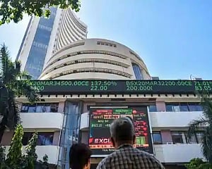 Sensex rallies over 300 pts in early trade; Nifty tops 11,800