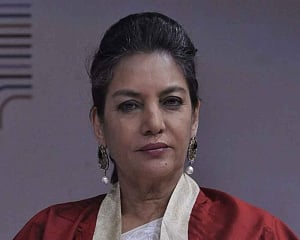Shabana Azmi injured in accident on Mumbai-Pune Expressway