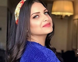 Singer Himanshi Khurana tests positive for COVID-19