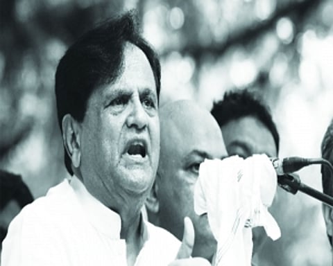 Sonia’s Man Friday Patel succumbs to Covid