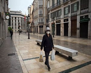Spain reports slight drop in daily virus deaths