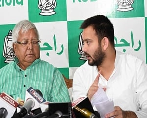 Tejashwi meets Lalu, two ministers not allowed to meet RJD chief