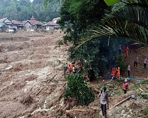 Thousands in shelters as Indonesia flood death toll hits 53