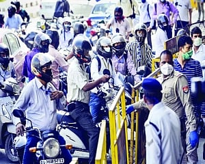 Traffic snarl in Delhi as Gzb seals border
