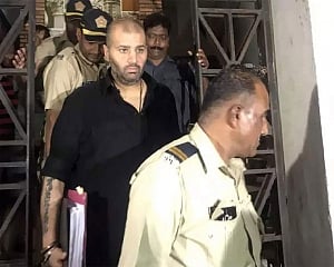 Travel nod to Wadhawans: Sena trains guns at ex-CM Fadnavis