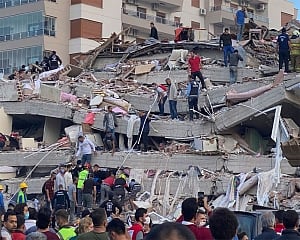 Turkish rescuers pull girl from rubble 4 days after quake