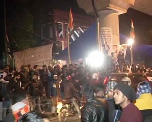 Unidentified miscreants open fire at Jamia Millia Islamia