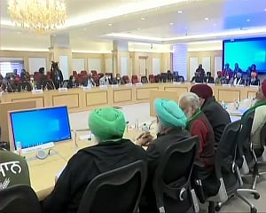 Union ministers meet farmer groups to break deadlock over agri laws
