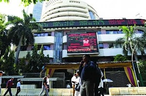 Virus-hit Sensex tanks 2,713 pts; Rs 7.6L cr lost