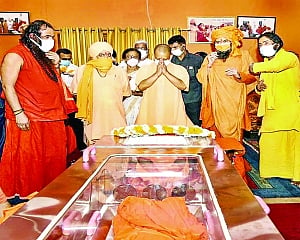 2 disciples, realtors detained but Mahant’s death still a mystery