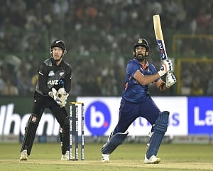 3rd T20I: India opt to bat after winning toss, Ishan replaces Rahul, Chahal in for Ashwin