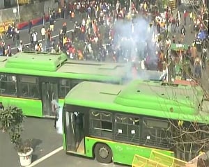 6 buses, 5 police vehicles damaged as 10,000 farmers stormed Delhi's ITO: FIR