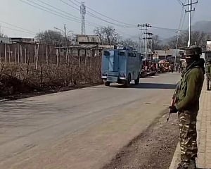 6 hurt in grenade attack in J&K's Pulwama
