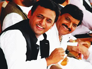 Akhilesh, Shivpal may bury hatchet to take on BJP might in 2022