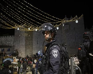 Beefed-up Israel police clash with Palestinians in Jerusalem