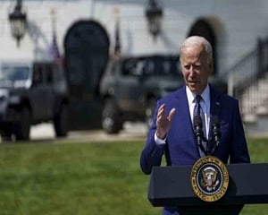 Biden urges unvaccinated Americans to get a jab