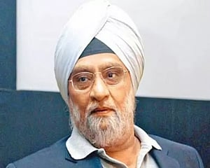 Bishan Singh Bedi back home after spending 3 weeks in hospital
