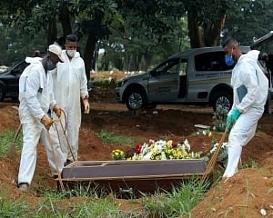 Brazil's daily COVID-19 death toll tops 2,000