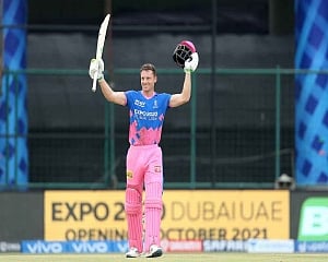 Buttler show takes RR to 220-3 against SRH