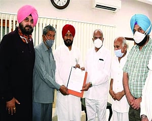 Cong plays Dalit card in Punjab