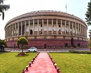 Cong uses ‘hit and run' policy, is ‘champion of commotion’