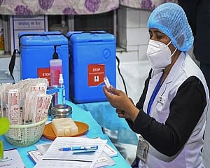 COVID vaccination throughout April, including gazetted holidays, at all public, pvt sector centres