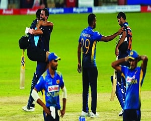 Deepak, Bhuvi like to swing