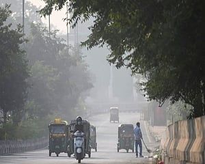 Delhi's air quality remains in 'very poor' category for third consecutive day
