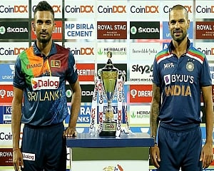Dhawan wins toss, opts to bat in decisive 3rd T20 against Lanka, Warrier makes debut