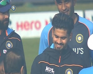 Dravid brings back old world charm: Sunil Gavaskar presents Test cap to debutant Shreyas Iyer